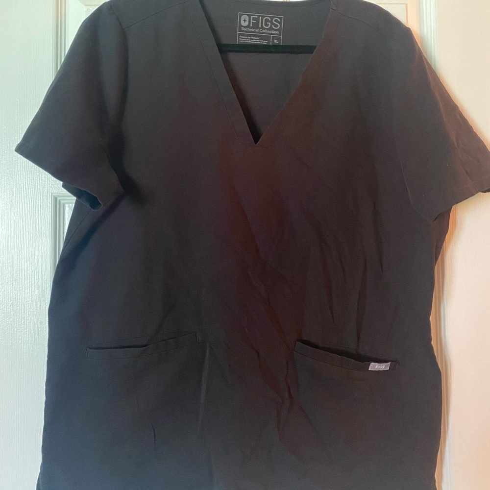 Figs scrub top